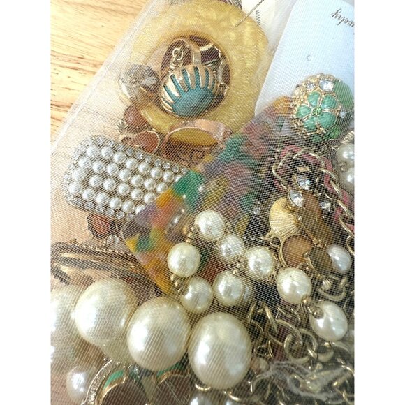 Gold Tone Wearable Statement Jewelry & Hair Clip Lot 1lb Assorted Styles - Picture 4 of 7